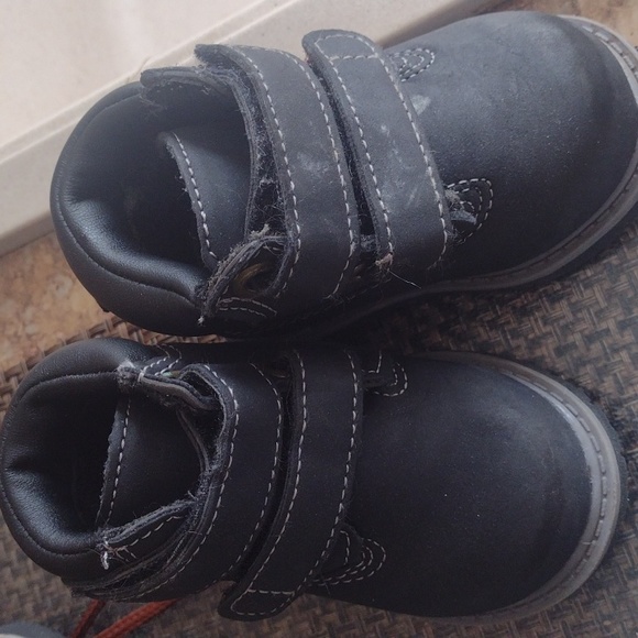 BABY BOYS COLLECTION OF SHOES...SIZES 4-8.  EXCELLENT CONDITION. AIR JORDAN, ETC - Picture 5 of 9